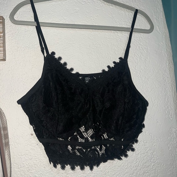 Black lacy top - Picture 1 of 2